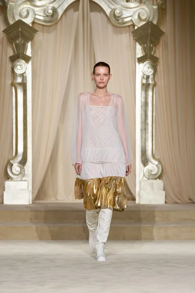 Look 27